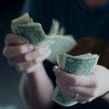 Sekalipun Bisa Setiap Hari, Waktu ini Lebih Afdhol untuk Sedekah agar Doa Lebih Cepat Dikabulkan