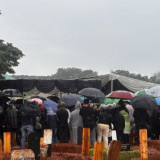 Suasana Pemakaman Vidi Aldiano, Hujan dan Doa Iringi Kepulangan Sang Musisi ke Tempat Peristirahatan Terakhirnya