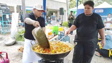 Aksi Masak Besar 1.000 Porsi di Kenjeran Surabaya Jadi Tontonan Warga, Emak-emak Berebut Takjil