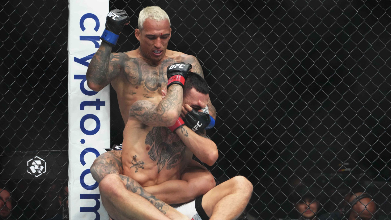 Reaksi Arman Tsarukyan Usai Charles Oliveira Kalahkan Max Holloway dengan Dominan
            - galeri foto