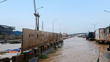 Dua Hari Diguyur Hujan Deras, Tol Jakarta-Tangerang Terendam Banjir