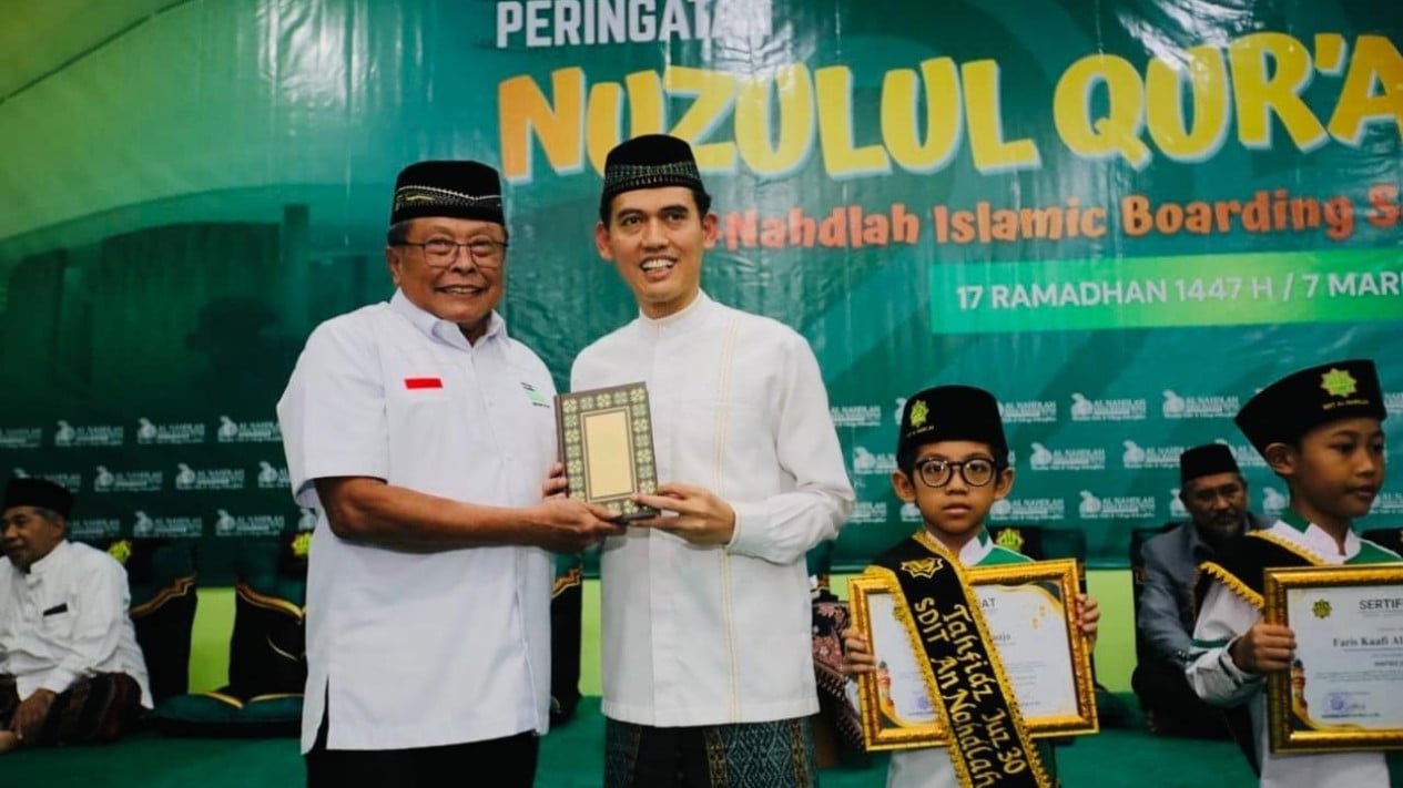 Wakaf Alquran Terus Berlanjut, Sinar Mas Salurkan 1.000 Mushaf untuk Santri Ponpes Al-Nahdlah di Depok
            - galeri foto
