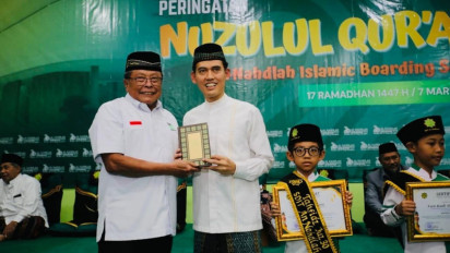 Wakaf Alquran Terus Berlanjut, Sinar Mas Salurkan 1.000 Mushaf untuk Santri Ponpes Al-Nahdlah di Depok