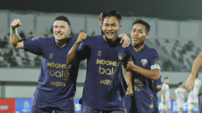 Carlos Pena Puas Persita Tangerang Permalukan Madura United 