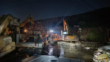 Tiga Orang Tewas Tertimbun Longsor di TPST Bantargebang, DLH DKI Kerahkan Ekskavator dan Operasi Darurat