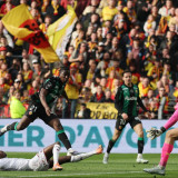 Hajar Metz 3-0, Lens Tempel Ketat PSG di Puncak Klasemen Ligue 1