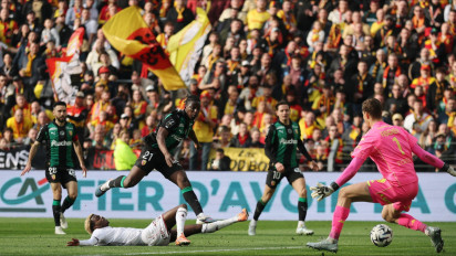 Hajar Metz 3-0, Lens Tempel Ketat PSG di Puncak Klasemen Ligue 1