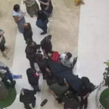 Detik-detik Pengunjung PIM 2 Dibuat Geger Pria Terjun dari Lantai 3, CCTV Ungkap Gerak-gerik Mencurigakan