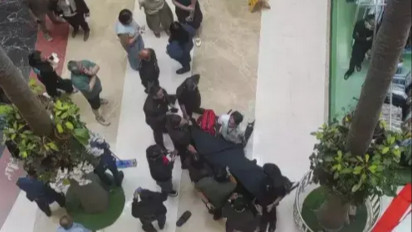 Detik-detik Pengunjung PIM 2 Dibuat Geger Pria Terjun dari Lantai 3, CCTV Ungkap Gerak-gerik Mencurigakan