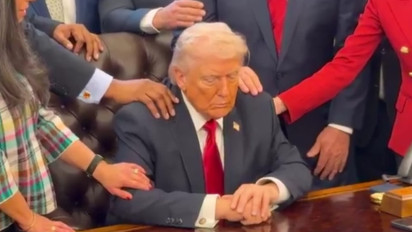 Presiden AS Donald Trump Dikelilingi Pendeta, Memohon Perlindungan di Tengah Konflik Melawan Iran