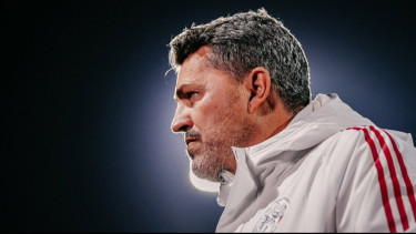 Kalah Saing dengan John Herdman di Timnas Indonesia, Pelatih asal Spanyol Ini Resmi Latih Maarten Paes di Ajax Amsterdam