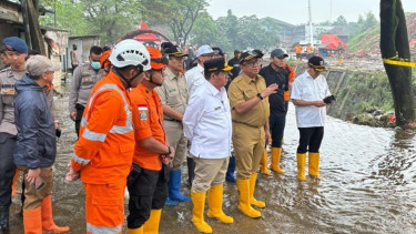 Longsor Bantargebang Dipicu Hujan Ekstrem, Waspadai Potensi Susulan dan Perintahkan Normalisasi Sungai Ciketing