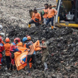 Korban Tewas Tertimbun Sampah di Bekasi Bertambah, 4 Orang Masih Dicari