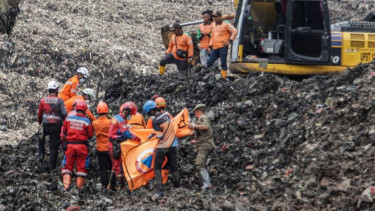 Korban Tewas Tertimbun Sampah di Bekasi Bertambah, 4 Orang Masih Dicari