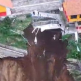 Longsor Sepanjang 30 Meter Putuskan Jalan Penghubung Kecamatan di Brebes, Bangunan MCK Sekolah Ikut Ambruk