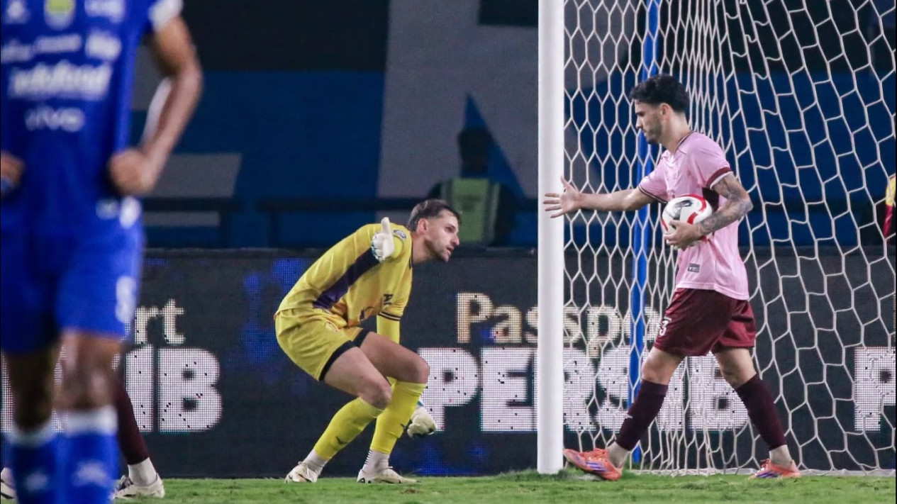 Kalah 3-0 dari Persib, Persik Kediri Akui Blunder Penalti Buat Konsentrasi Buyar
            - galeri foto