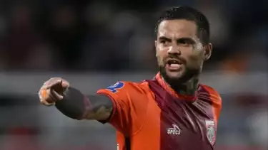 Dijuluki Si Bengal di Lapangan, Eks Timnas Indonesia ini Ternyata Sosok Ayah yang Hangat dan Eksis Bermain sampai Sekarang