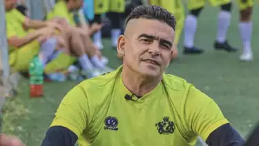 Pensiun dari Timnas, Terungkap Rahasia Bugar Legenda Sepak Bola Indonesia Ini