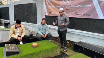 Kenang Jasa Sebagai Ekonom Nasional, Makam Prof. Soemitro Djojohadikusumo Didatangi Penziarah Saat Ramadan