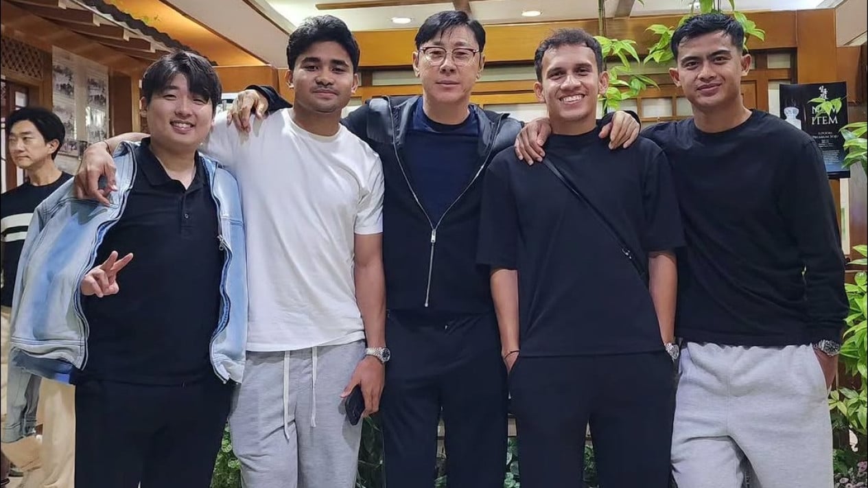 Ada di Jakarta, Shin Tae-yong Sempatkan Bukber Kumpulkan Pratama Arhan Hingga Asnawi Mangkualam
            - galeri foto