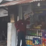 Viral Pengemudi Motor Lempar Oli ke Toko Diduga Jual Tramadol di Jaktim, Pas Dicek Polisi Ternyata Kosong