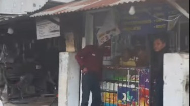 Viral Pengemudi Motor Lempar Oli ke Toko Diduga Jual Tramadol di Jaktim, Pas Dicek Polisi Ternyata Kosong