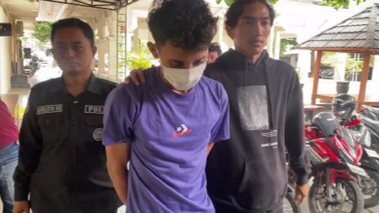 Pria di Tuban Diamankan, Diduga Jual Pacarnya yang Masih SMP
            - galeri foto