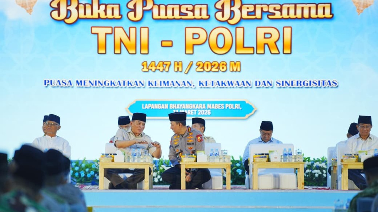 Kapolri Tekankan Sinergisitas TNI-Polri dan Elemen Bangsa Kunci Utama Jaga NKRI
            - galeri foto