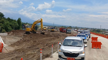 Pengerjaan Tol Yogya–Solo Segmen Purwomartani–Prambanan Capai 95 Persen, Kini Tahap Perapian dan Pemasangan Batas Jalan