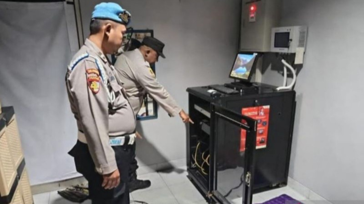 Kronologi Perampok Sekap Karyawan SPBU di Bekasi dan Gondol Uang Tunai Rp130 Juta
            - galeri foto