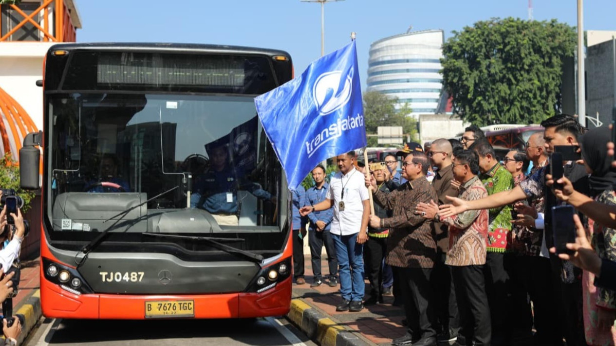 Transjabodetabek Blok M-Soetta Resmi Beroperasi Hari Ini, Tarif Rp 3.500 Berlaku untuk 3 Bulan
            - galeri foto