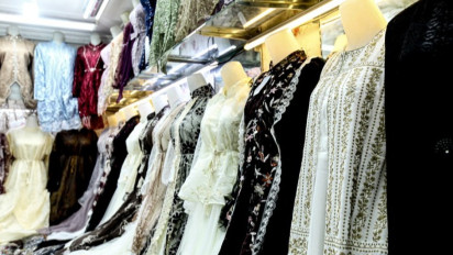 Berita Foto : Warga Mulai Padati Pasar Jati Baru Tanah Abang Jelang Idul Fitri 1447 H