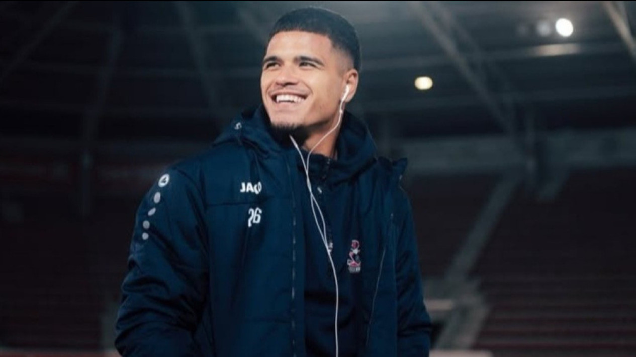 Bukan Hanya Bermain Bola, Pemain Mualaf Timnas Indonesia ini Juga Semangat Bangun Masjid
            - galeri foto