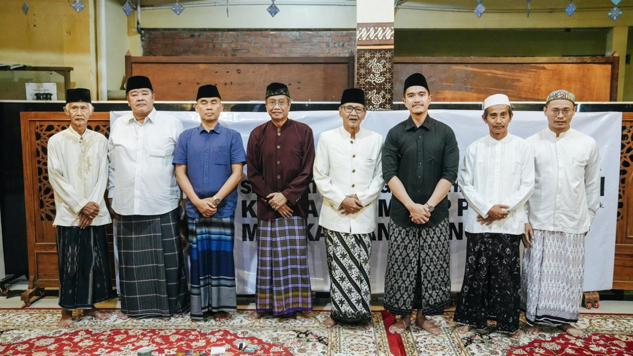 Safari Ramadan ke Bantul, Kaesang Minta Wejangan dari KH. Yasin Nawawi
            - galeri foto