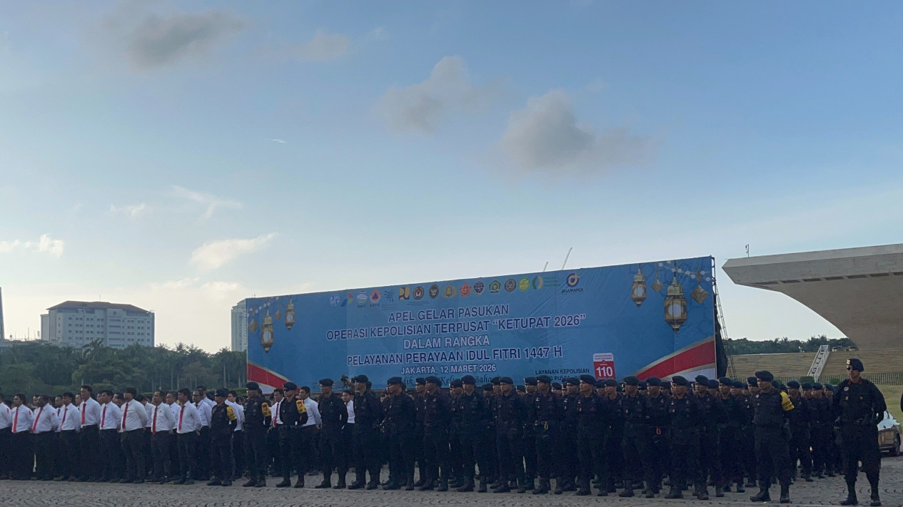 Kapolri-Panglima TNI Pimpin Apel Operasi Ketupat 2026, Pastikan 161.243 Personel Gabungan Siap Amankan Perayaan Idulfitri
            - galeri foto