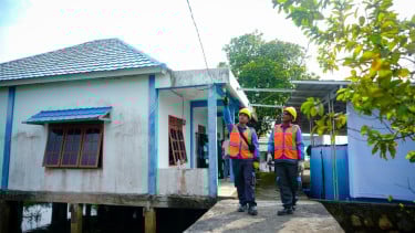 Warga Dusun Sungai Aur OKI Akhirnya Nikmati Listrik, 400 KK Teraliri di Bulan Ramadhan