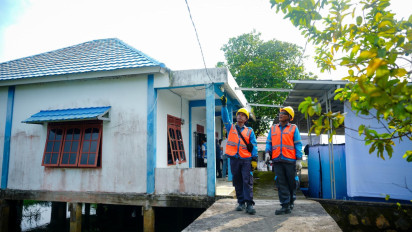 Warga Dusun Sungai Aur OKI Akhirnya Nikmati Listrik, 400 KK Teraliri di Bulan Ramadhan