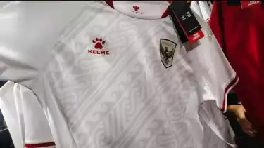 Motif Batik Dianggap Terlalu Jawasentris, Kelme Ungkap Alasan Jersey Tandang Timnas Indonesia Pakai Corak Khas Tanah Air Itu