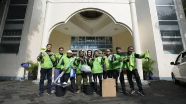 Aksi Ramadan Driver Gojek Pecahkan Rekor Muri, 1.147 Mitra Ojol Bersihkan Masjid Serentak