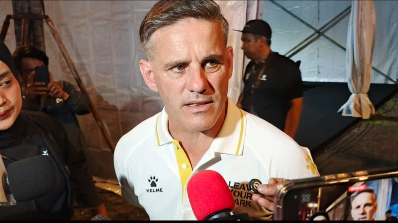 John Herdman Terpukau Jersey Baru Timnas Indonesia Besutan Kelme, Soroti Motif Batik di Seragam Putih
            - galeri foto