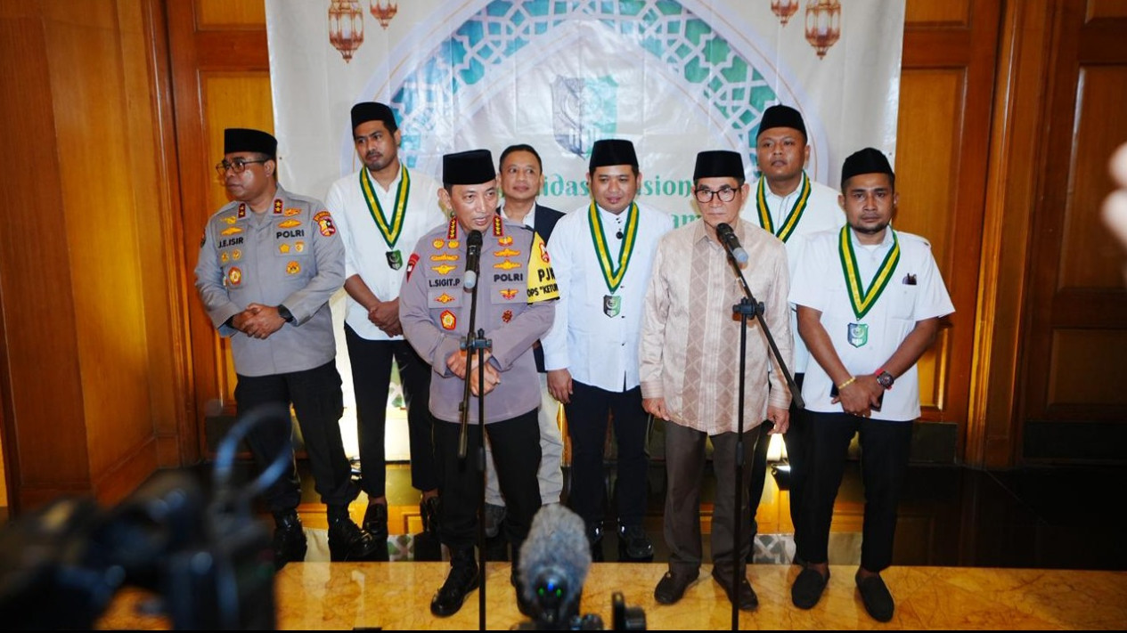 Buka Puasa Bersama PB SEMMI, Kapolri Serukan Berjuang Bersama Bangun Bangsa
            - galeri foto