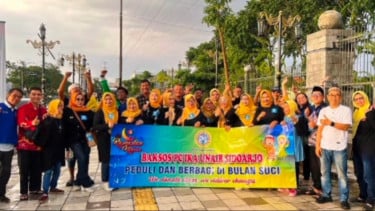 Berbagi di Bulan Ramadan, IKA Unair Cabang Sidoarjo Gelar Takjil On The Road