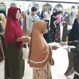 Bentuk Kepedulian Sosial, Ratusan Anak Yatim dan Kaum Dhuafa Antri Dapatkan Santunan Jelang Lebaran