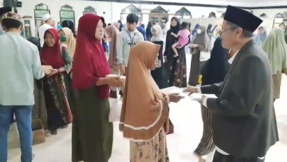 Bentuk Kepedulian Sosial, Ratusan Anak Yatim dan Kaum Dhuafa Antri Dapatkan Santunan Jelang Lebaran