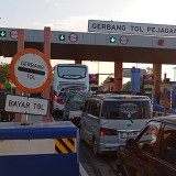 Sepekan Jelang Lebaran, Kendaraan Pemudik Mulai Padati Exit Tol Pejagan Tujuan Purwokerto