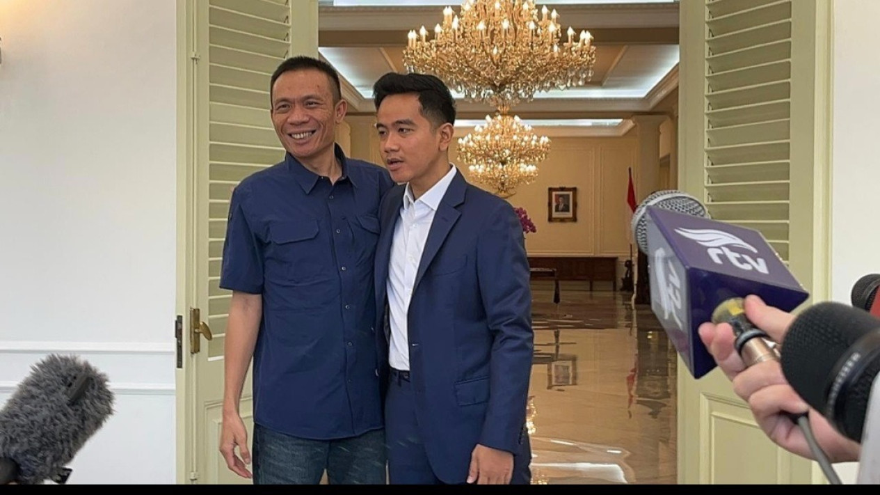 Di Hadapan Gibran, Rismon Sianipar Akui Hal Ini Tentang Jokowi
            - galeri foto