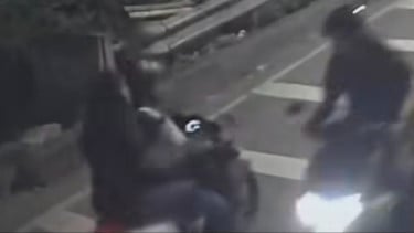 Beredar Rekaman CCTV Detik-detik Penyiraman Air Keras ke Aktivis Kontras, Polisi Bakal Lakukan Analisa