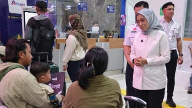 Tinjau Layanan Sektor Transportasi bareng KAI, Menteri PANRB Kawal Pelayanan Mudik 2026 agar Tetap Terjaga