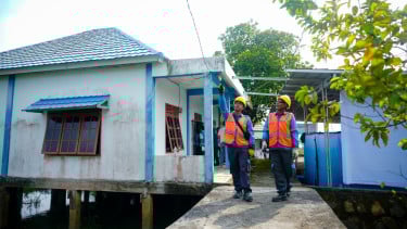 Berkah Ramadhan Listrik Menyala, Warga Dusun Sungai Aur Nikmati Listrik 