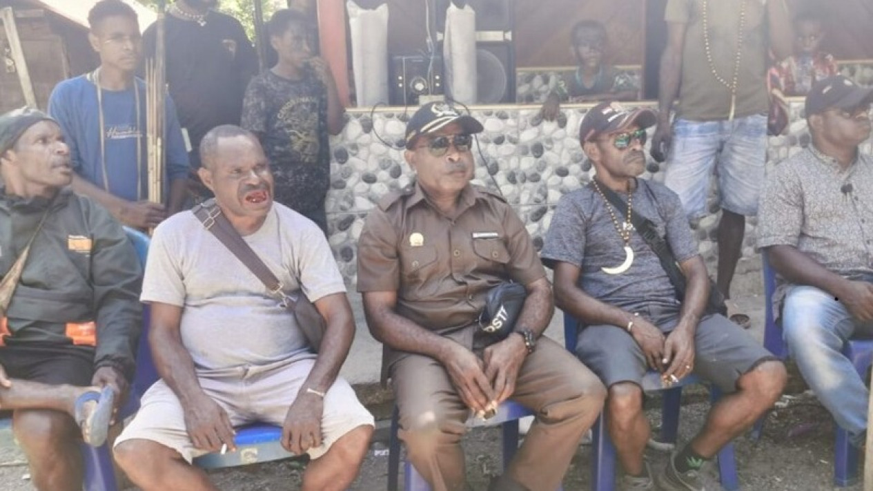 Soal Pengisian Jabatan Kepala Desa, Sekretaris Komisi B DPRK Intan Jaya: Wajib Patuhi UU Desa
            - galeri foto